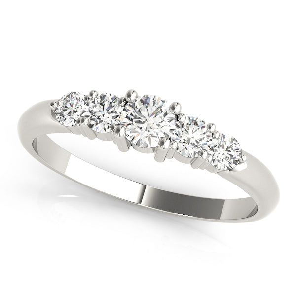 Round Diamond Wedding Ring in Premium Metals