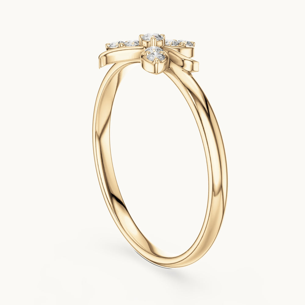 Round lab-grown diamond three-leaf ring in yellow gold, 0.075 CT TW, view 1