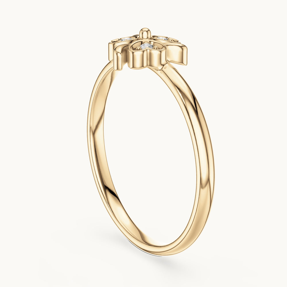 Round lab-grown diamond heart clover ring in yellow gold, 0.018 CT TW, view 1
