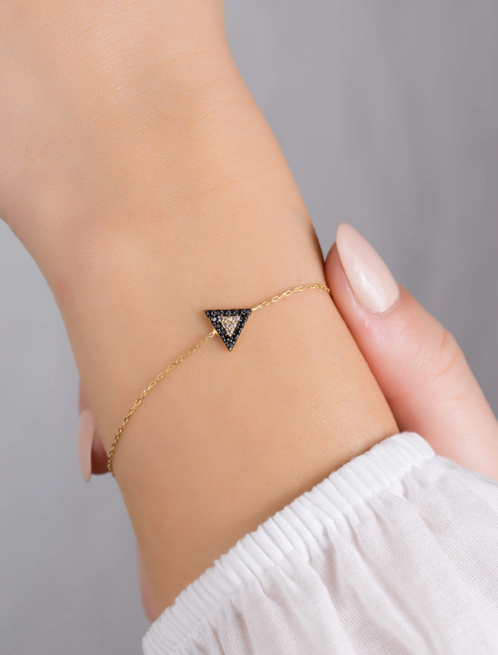 18K GOLD MINIMAL TRIANGLE BRACELET