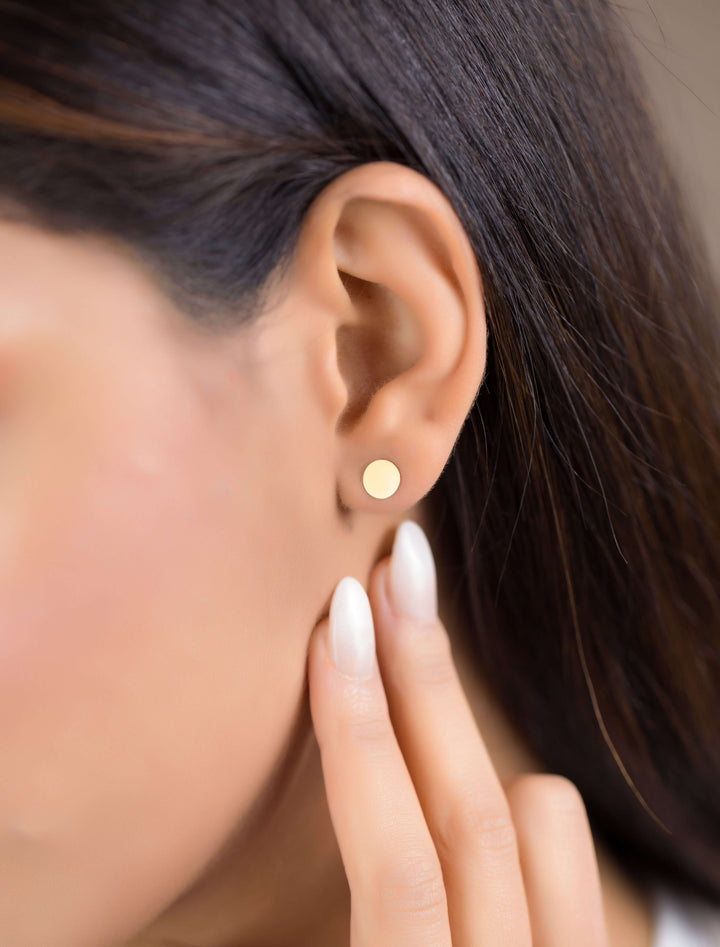 18K GOLD CIRCLE STUD EARRINGS