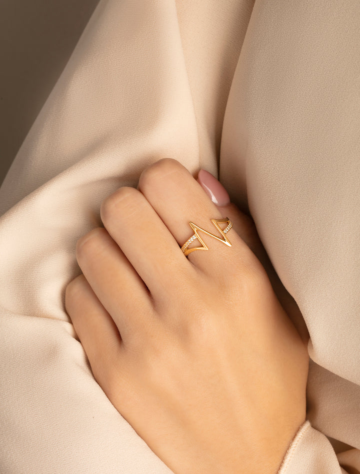 18K Gold Heartbeat Diamond Ring