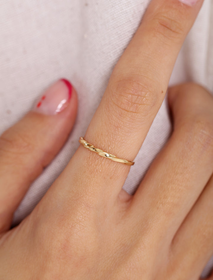 18K Gold Pirouette Ring