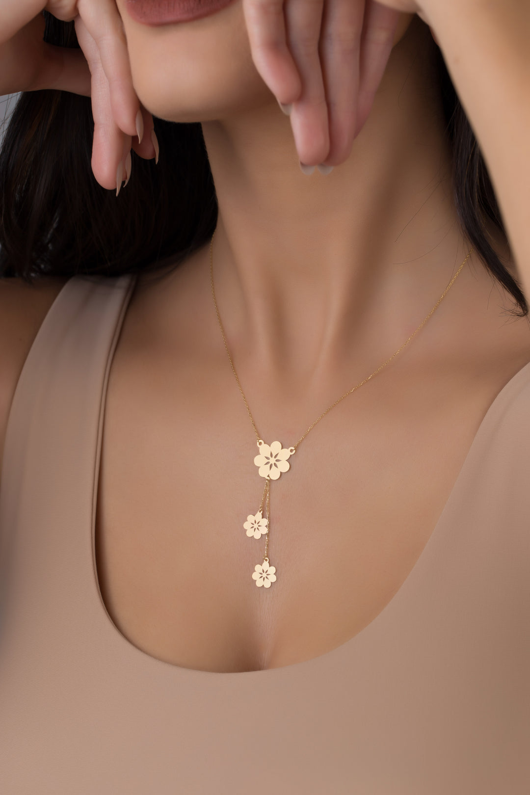 18K GOLD DANGLING BLOOMS NECKLACE