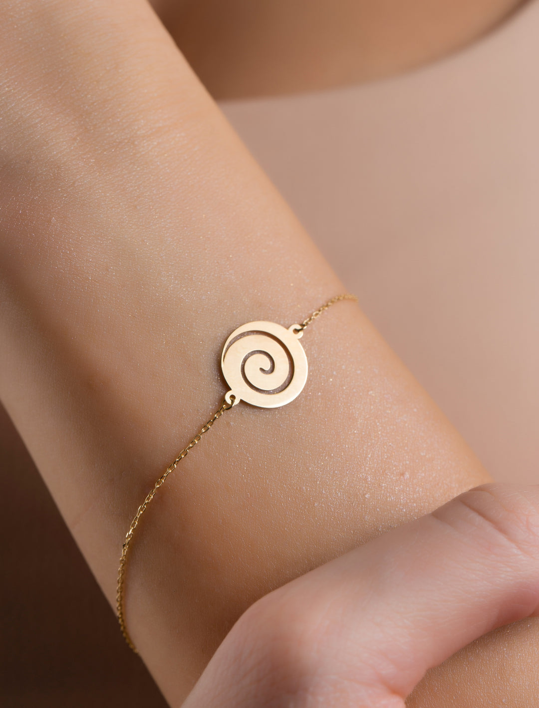 18K GOLD SWIRL BRACELET