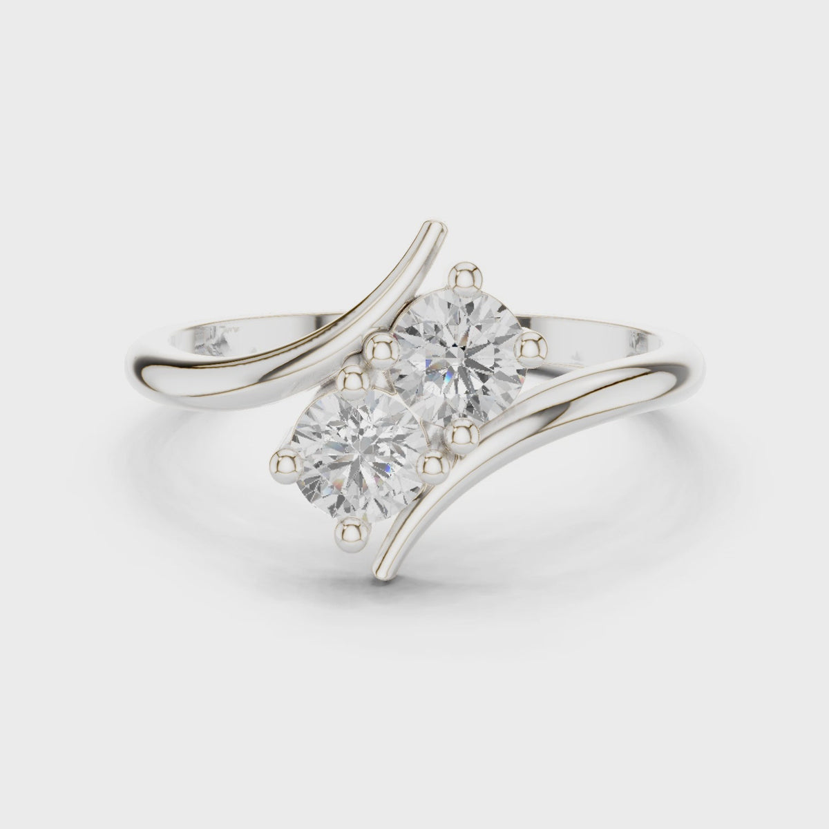 Round lab-grown diamond toi et moi ring in white gold, 360 degree video