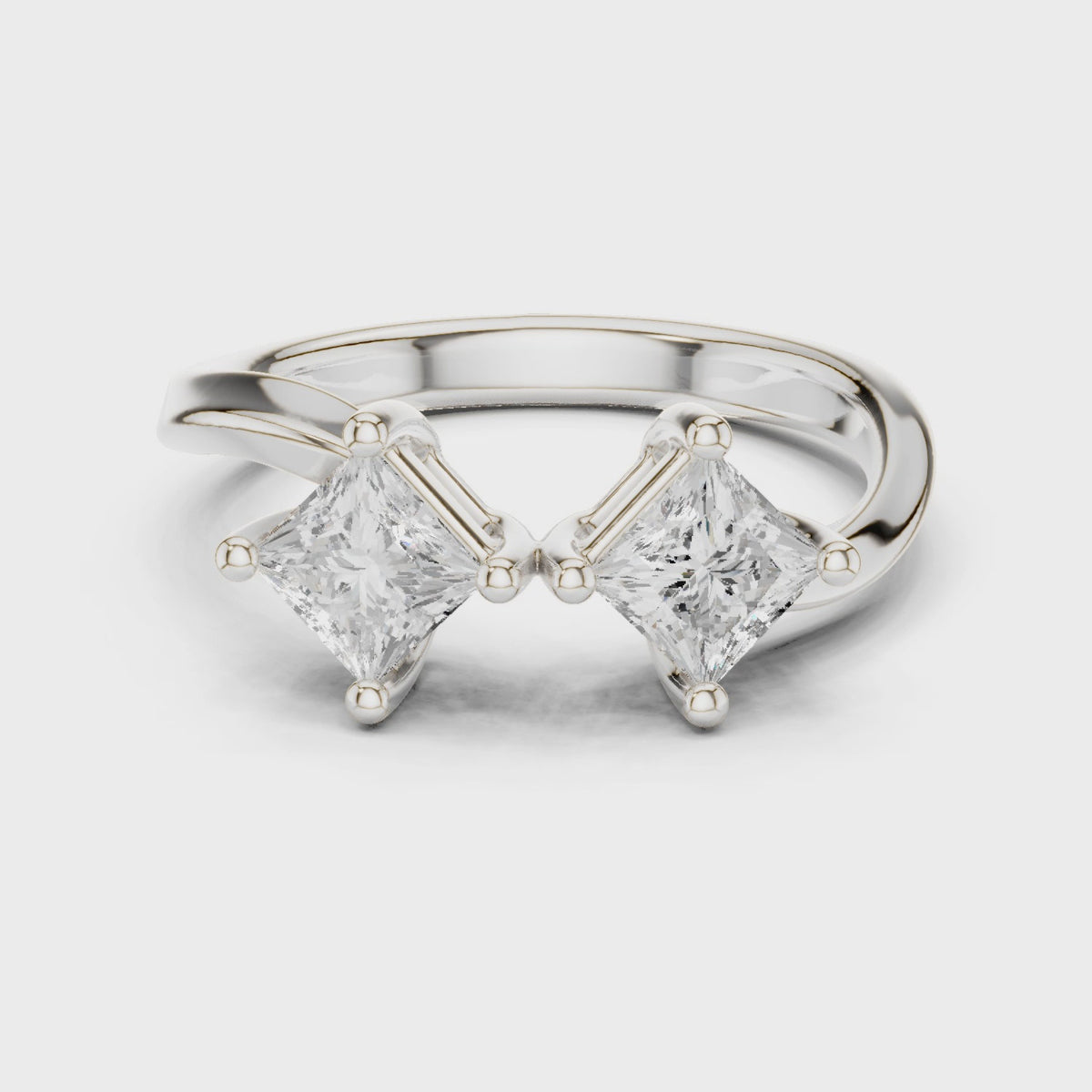 Princess-cut lab-grown diamond toi et moi ring in white gold, 360 degree video