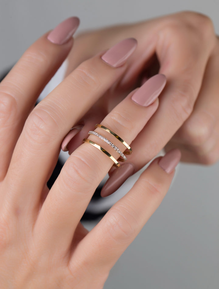 18K GOLD EFFORTLESS LINES RING