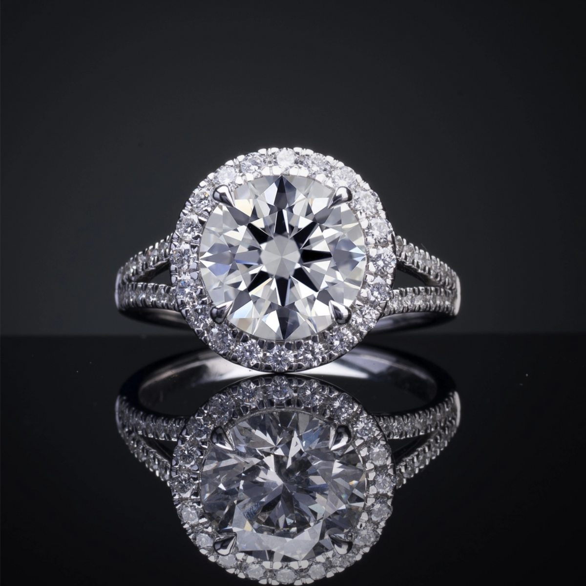 14K WHITE GOLDSplit Shank Ring